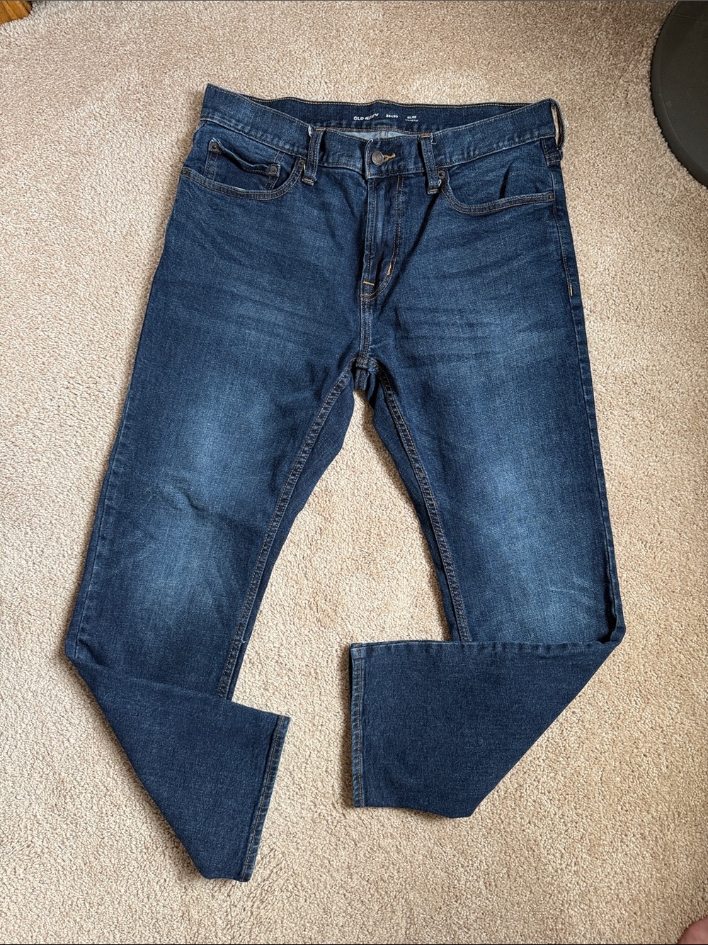 Old Navy Men's Dark Wash Slim Classic Straight Leg Jeans. Size 34x30